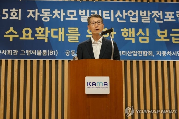 “車 내수 부진·수출 악화 … 새 정부 정책 지원 절실”